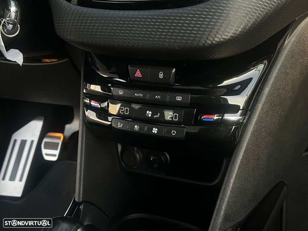 Peugeot 2008 1.2 PureTech Allure - 19