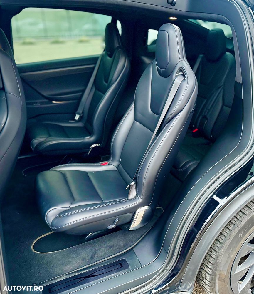 Tesla Model X - 17