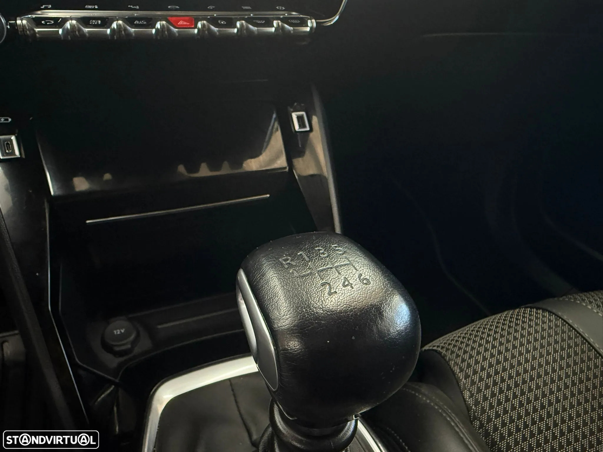 Peugeot 2008 1.2 PureTech GT - 23