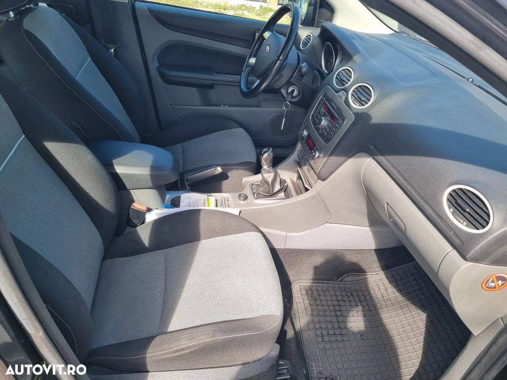 Ford Focus 1.6 TDCI DPF Ambiente - 13