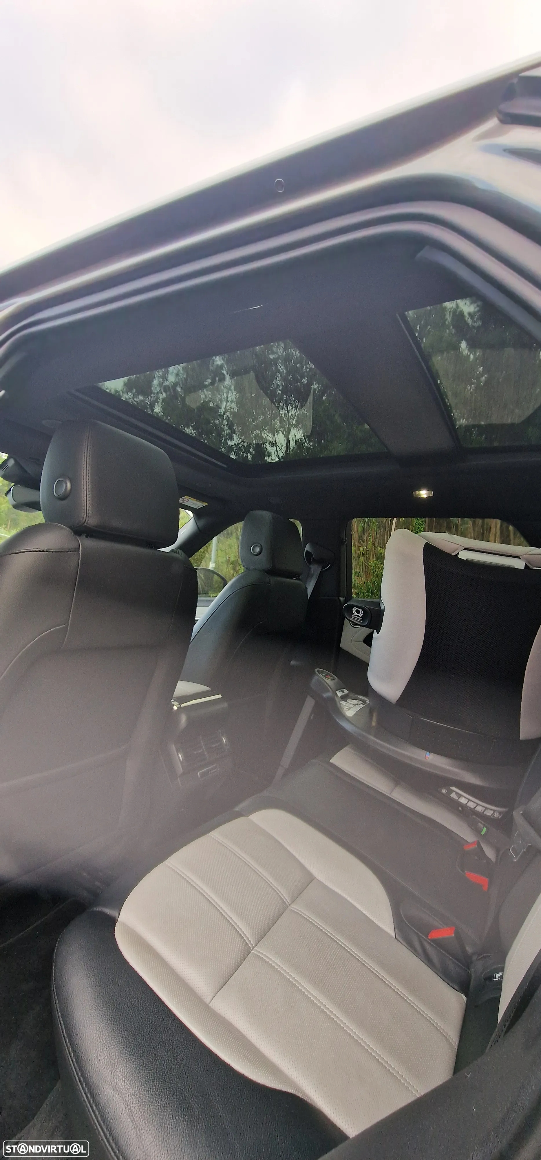 Land Rover Range Rover Evoque 1.5 P300e AWD R-Dynamic SE Auto - 24