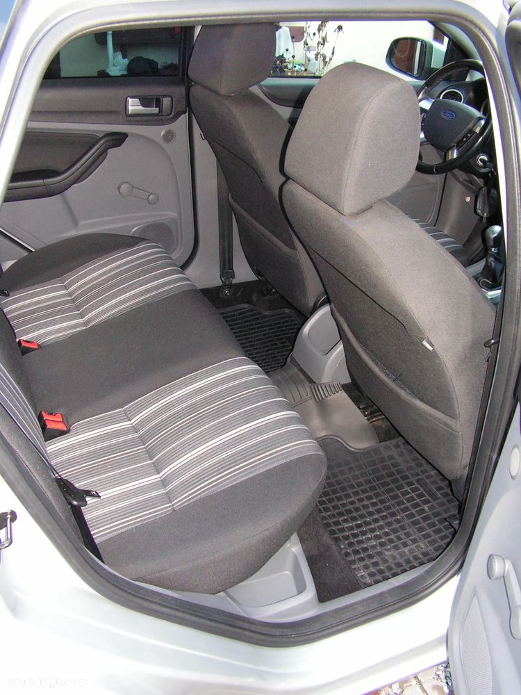 Ford Focus 1.6 Trend EU5 - 16