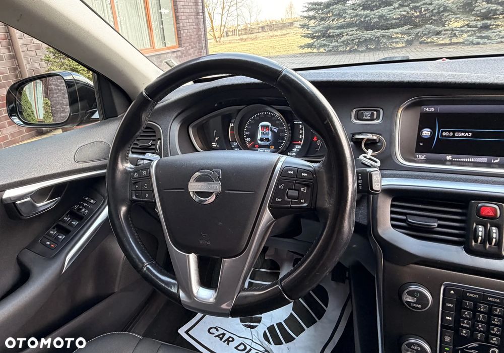 Volvo V40 D2 R Design - 25