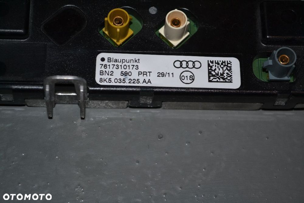 AUDI A4 B8 A5 WZMACNIACZ ANTENOWY 8K5035225AA - 2