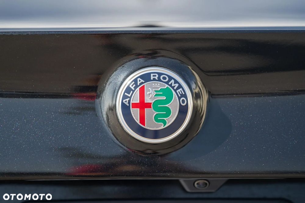 Alfa Romeo Giulia 2.0 Turbo 16V AT8 Veloce Ti - 11