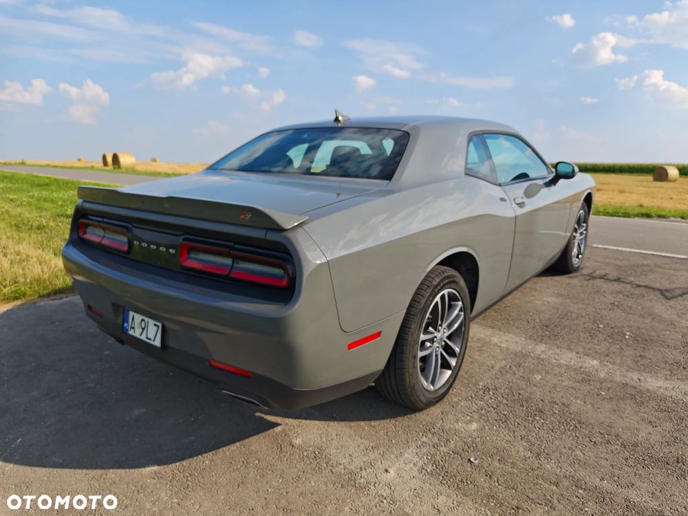 Dodge Challenger - 8