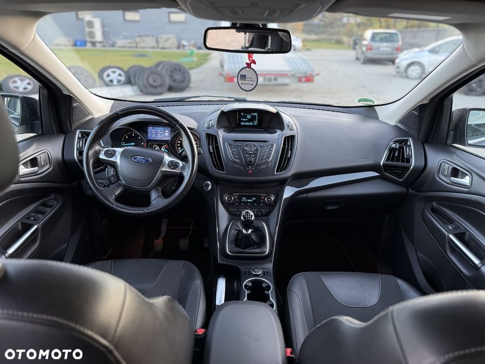 Ford Kuga 2.0 TDCi 2x4 Titanium - 25