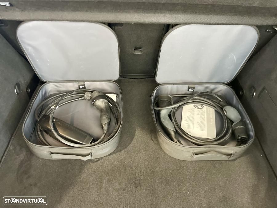 Mercedes-Benz GLA 250 e 8G-DCT Progressive - 33