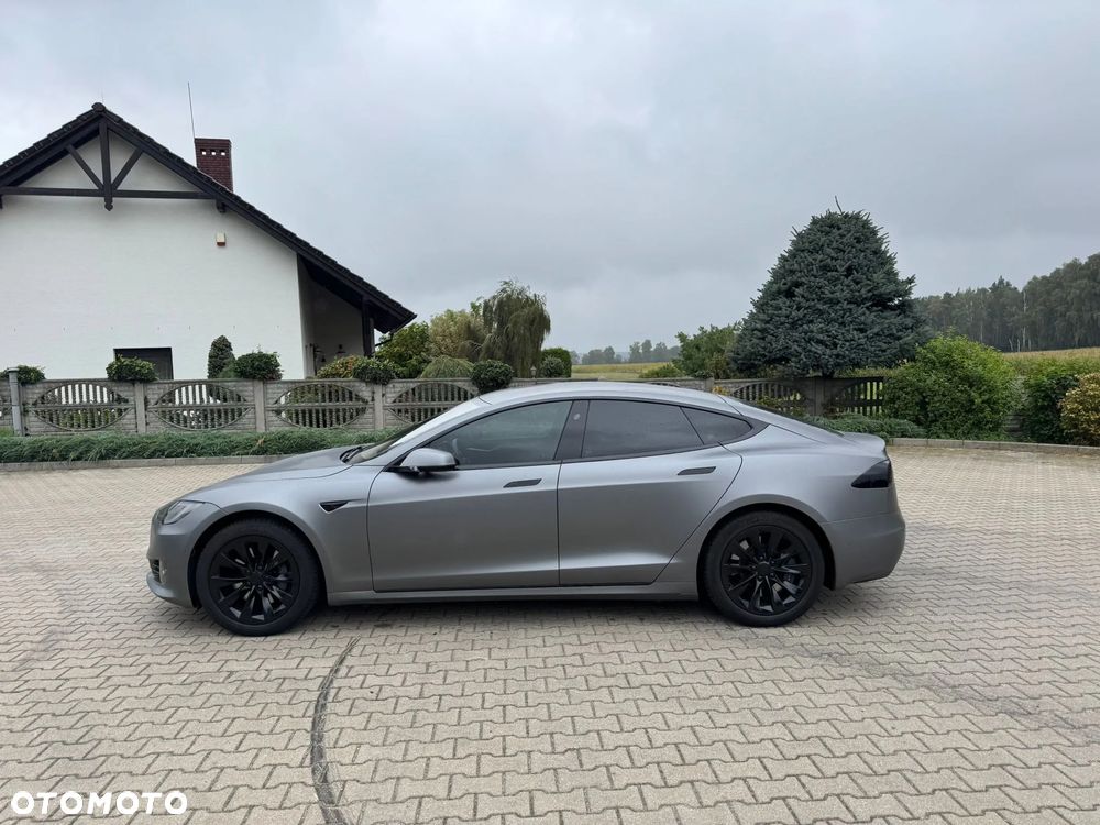 Tesla Model S - 20
