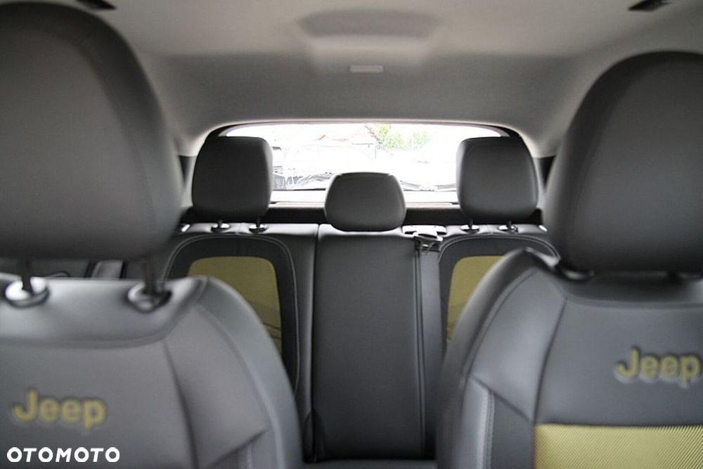Jeep Avenger 1.2 GSE T3 Summit FWD - 37