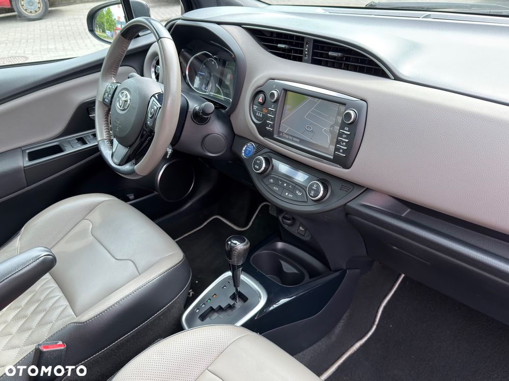 Toyota Yaris 1.5 VVT-i Selection - 11