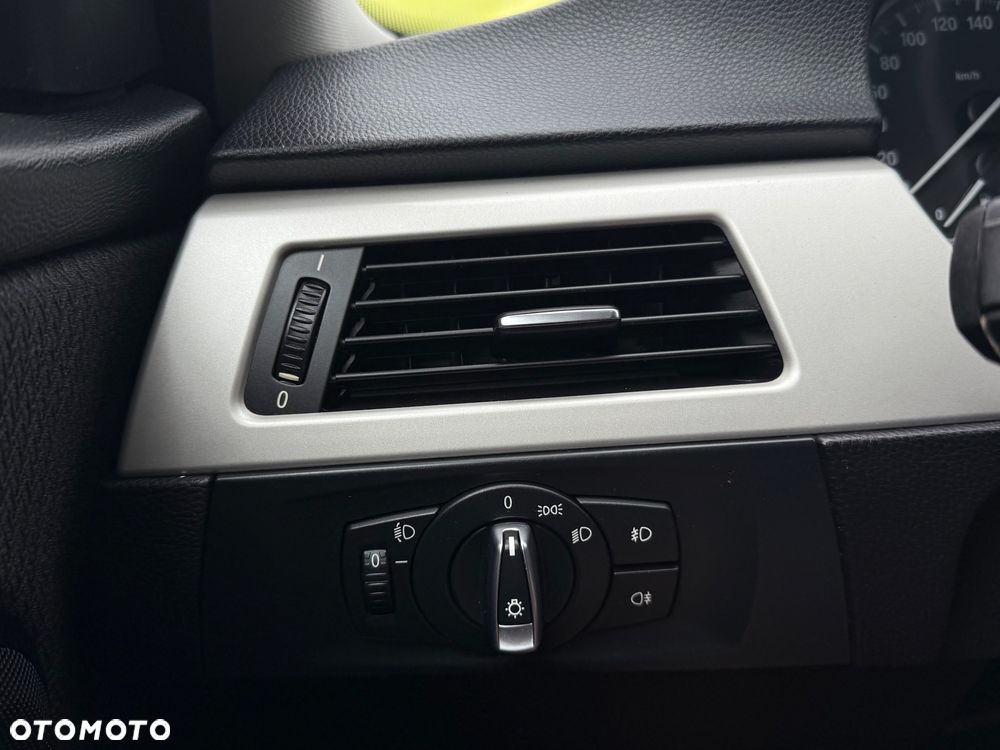 BMW Seria 3 318d Advantage - 23