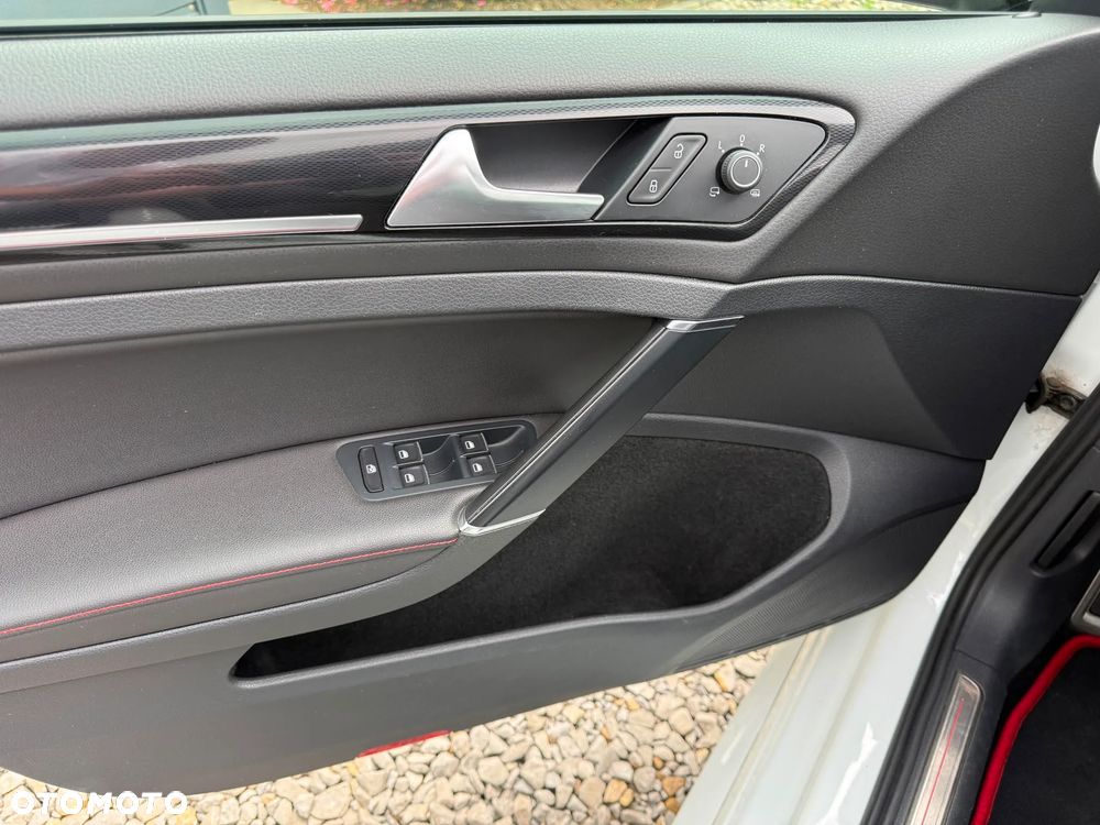 Volkswagen Golf GTI Performance BlueMotion Technology DSG - 27