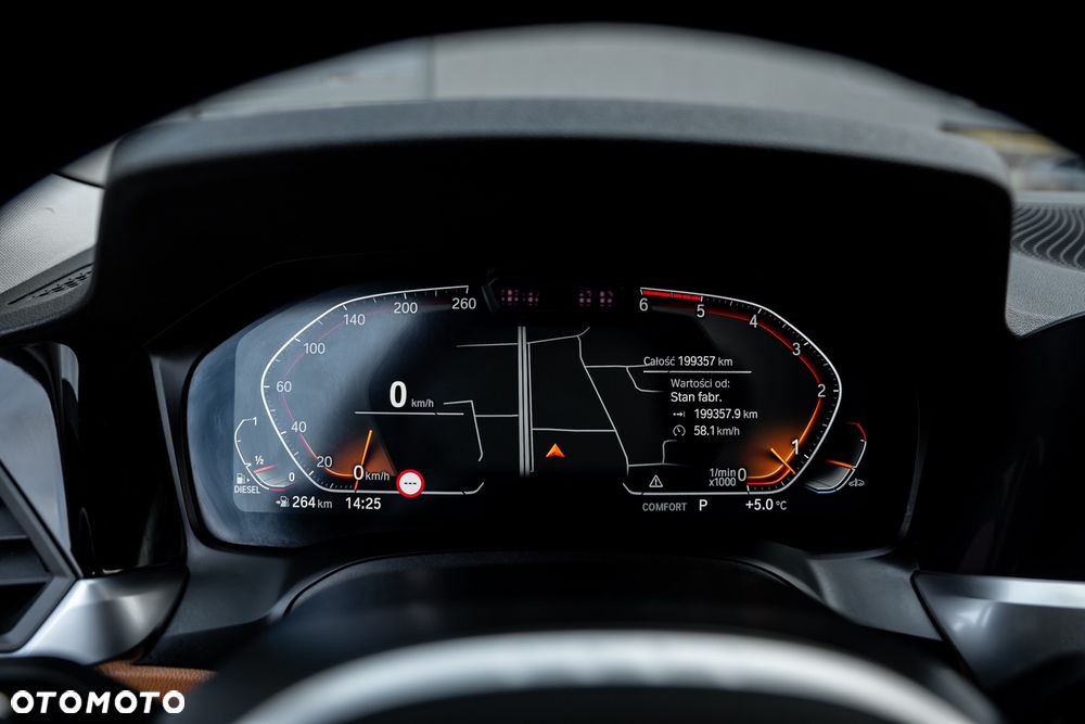 BMW Seria 3 330d xDrive - 29