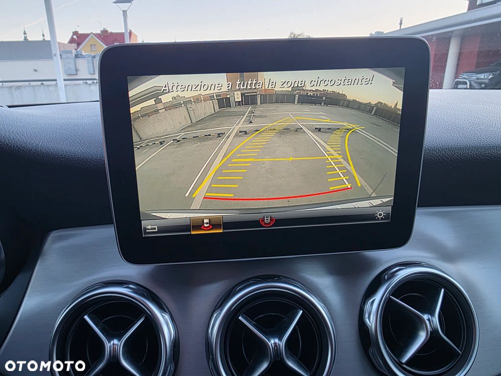 Mercedes-Benz GLA 200 7G-DCT AMG Line - 26