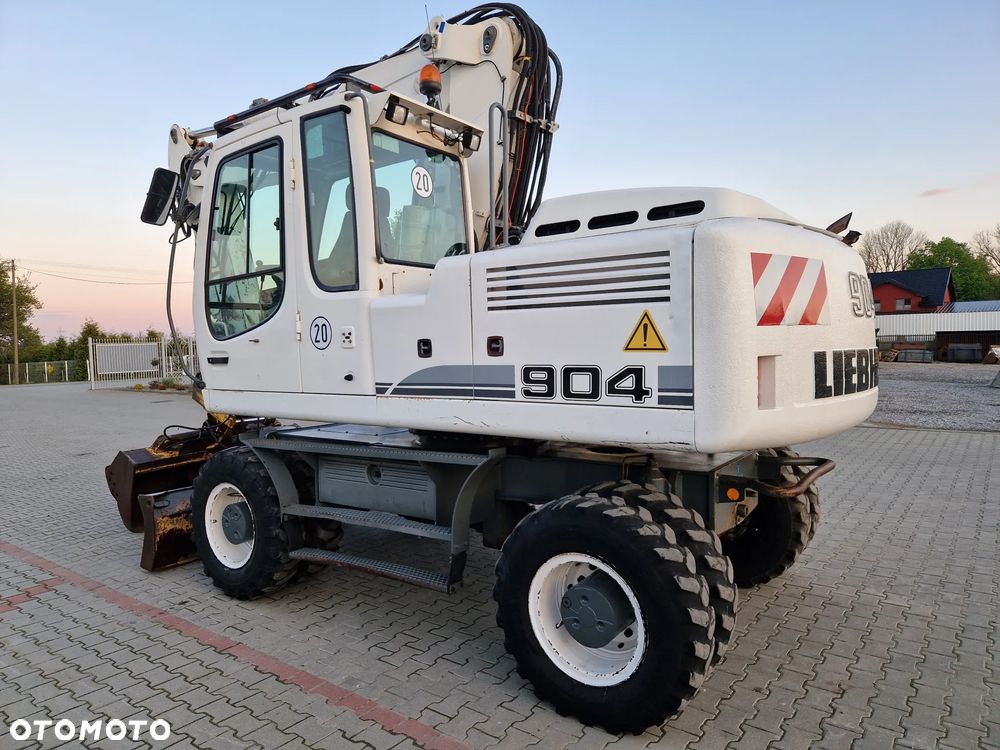 Liebherr A904 - 2