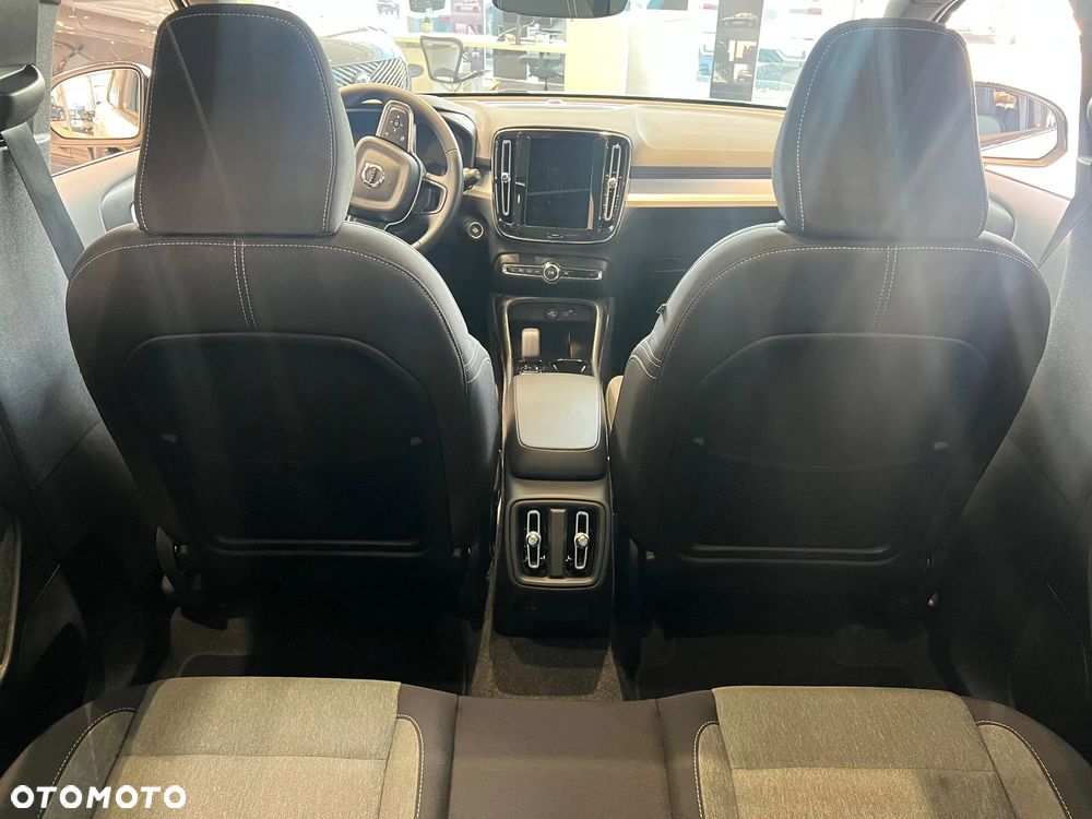 Volvo XC 40 B4 B AWD DKG Ultimate Dark - 28