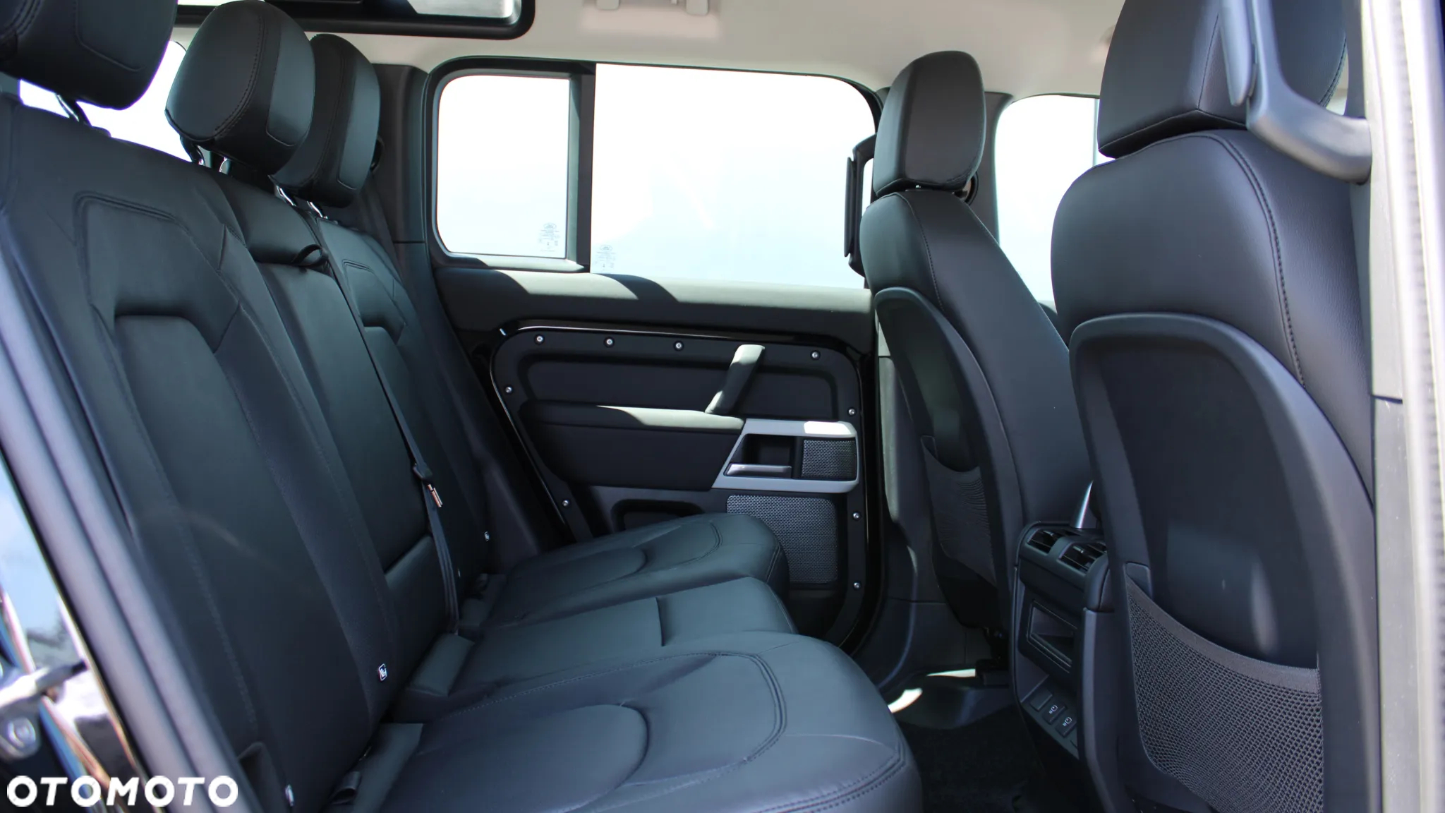 Land Rover Defender - 8