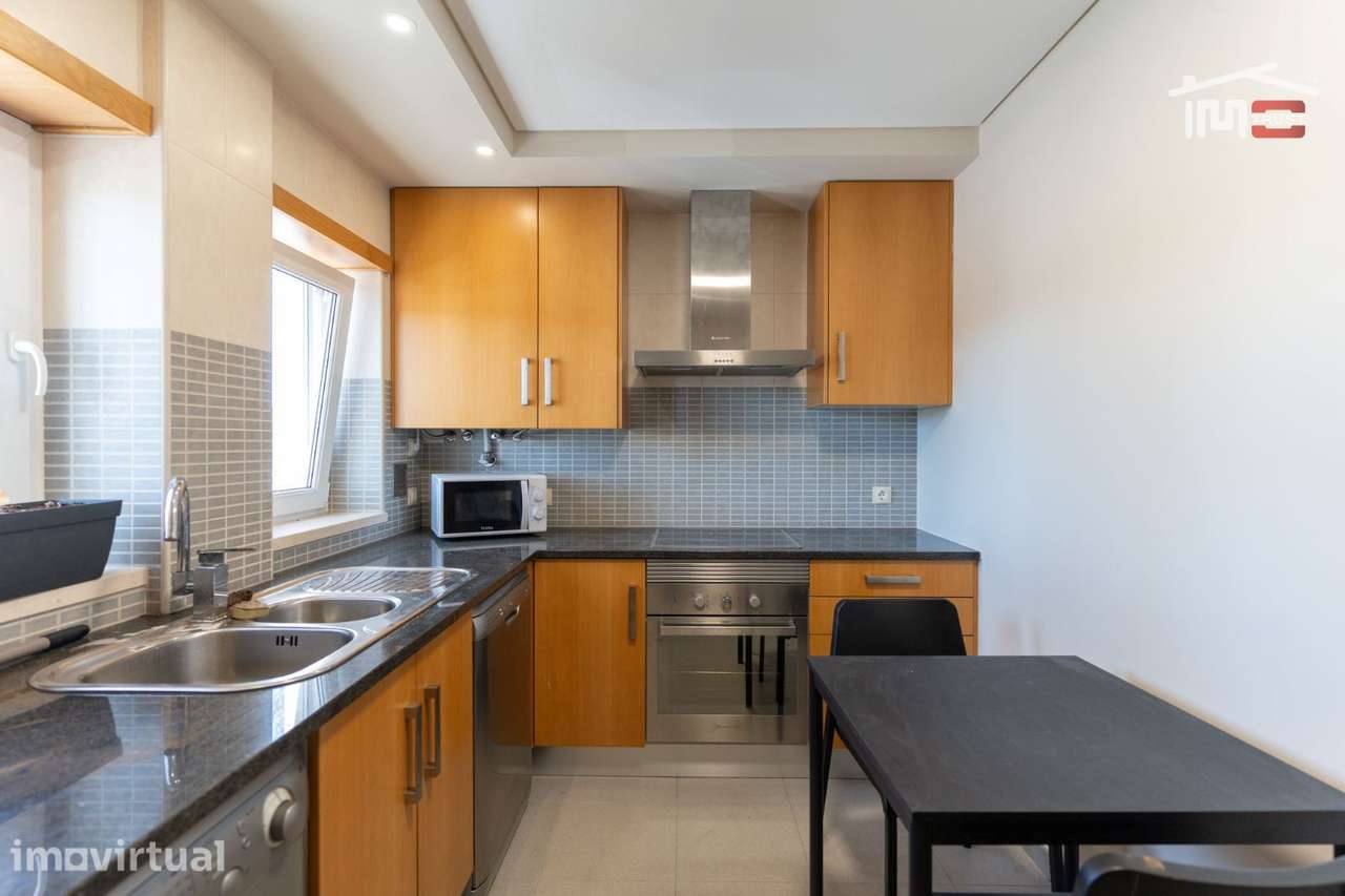 APARTAMENTO T1 MOBILADO COM GARAGEM E ELEVADOR ROTUNDA NORTE FATIMA - Grande imagem: 2/10