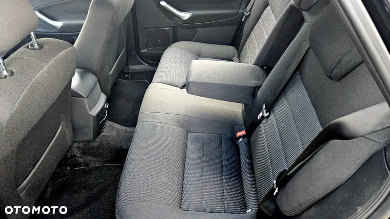 Ford Mondeo 2.0 Ghia - 21