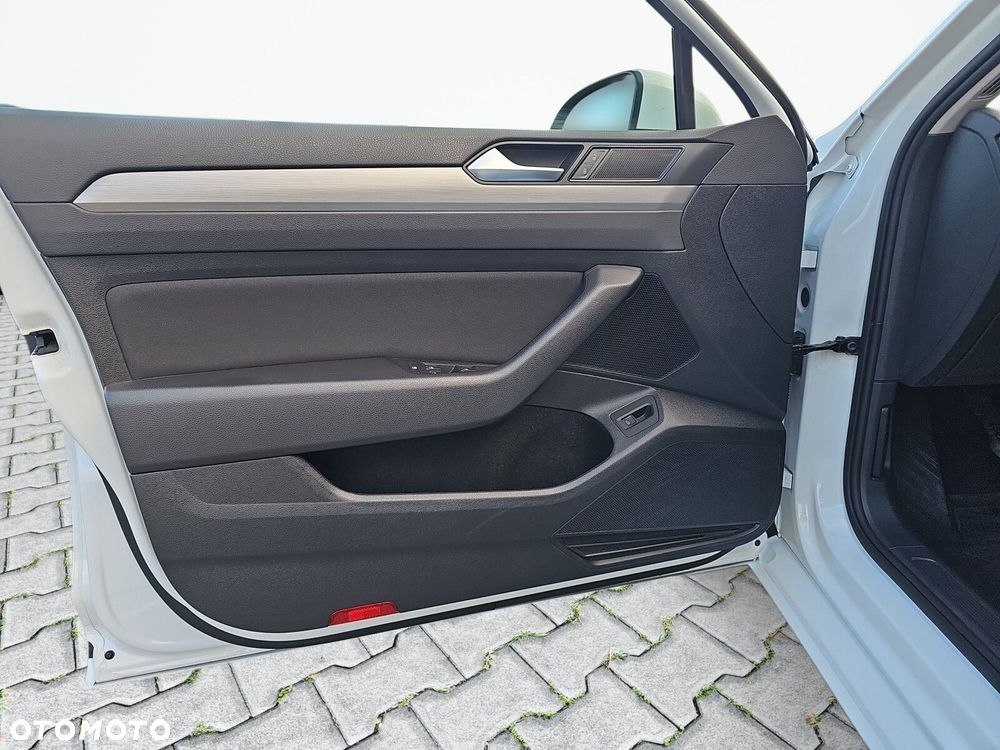 Volkswagen Passat - 16