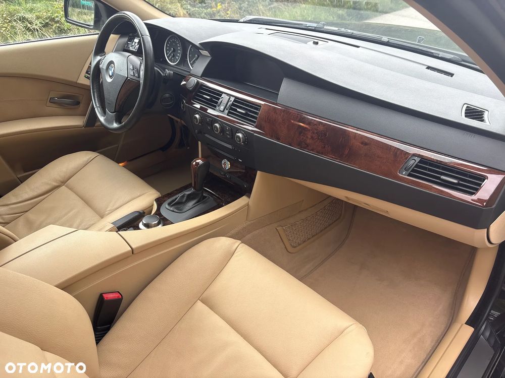 BMW Seria 5 525xi - 22
