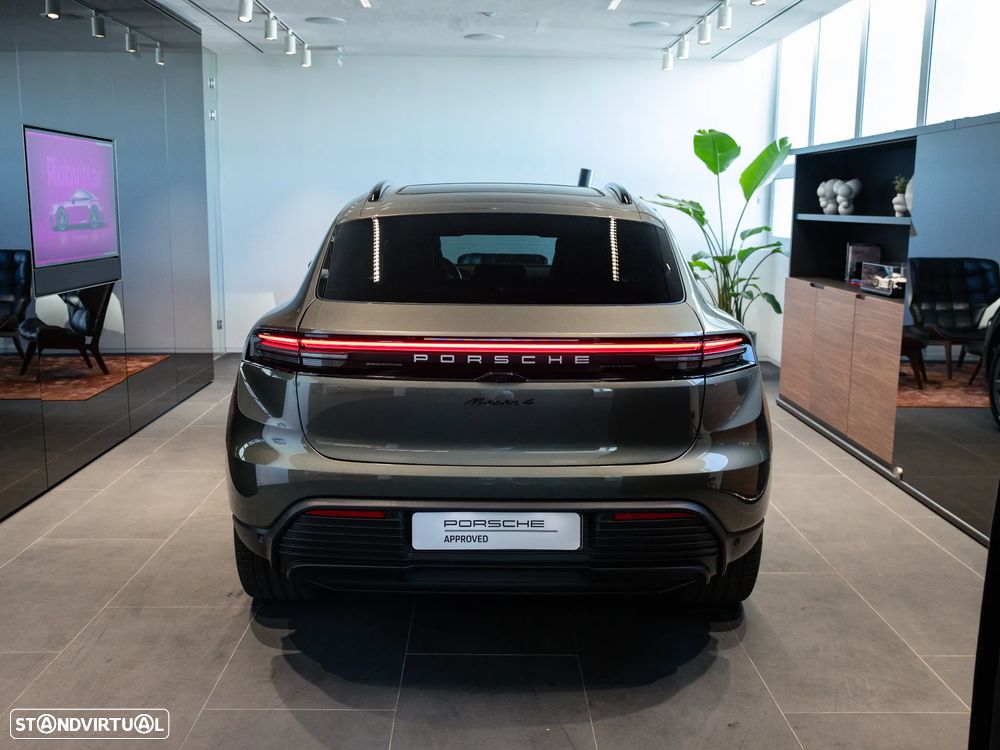 Porsche Macan Electric 4 - 11