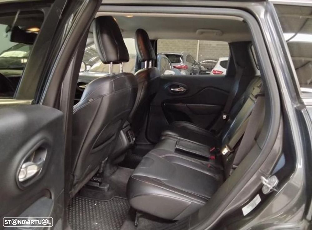 Jeep Cherokee - 3