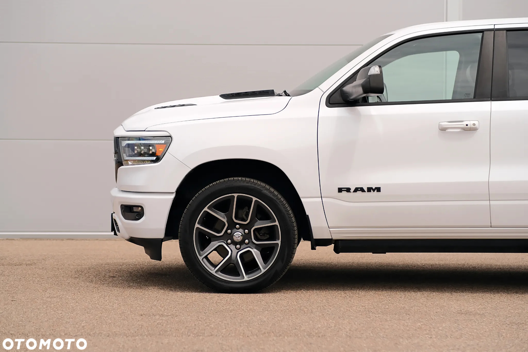 RAM 1500 5.7 Crew Cab Shortbed Laramie Sport - 4