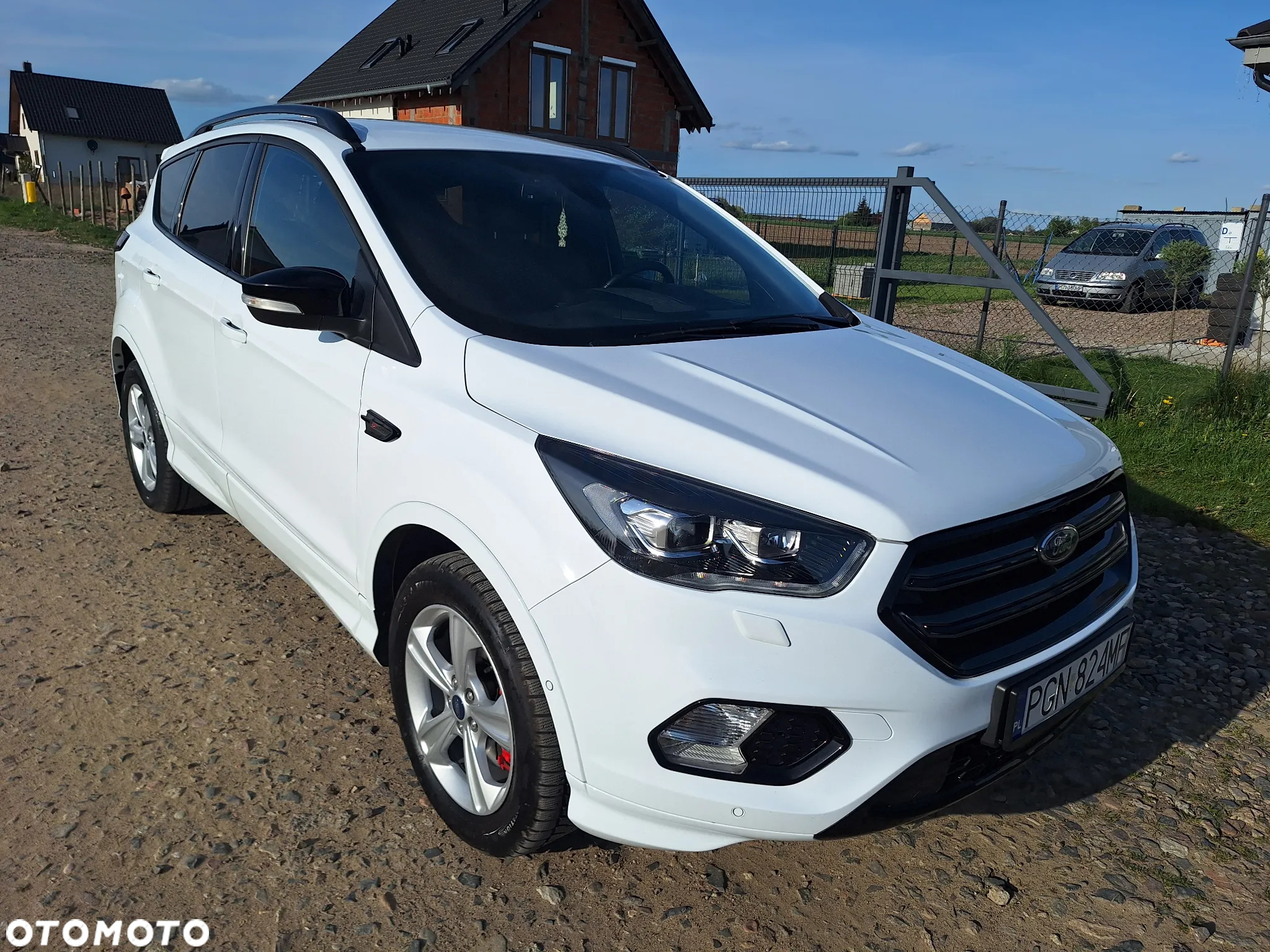 Ford Kuga 2.0 TDCi 2x4 ST-Line - 4