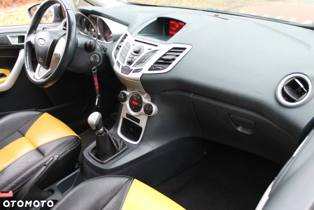 Ford Fiesta 1.6 TDCi DPF Titanium - 18