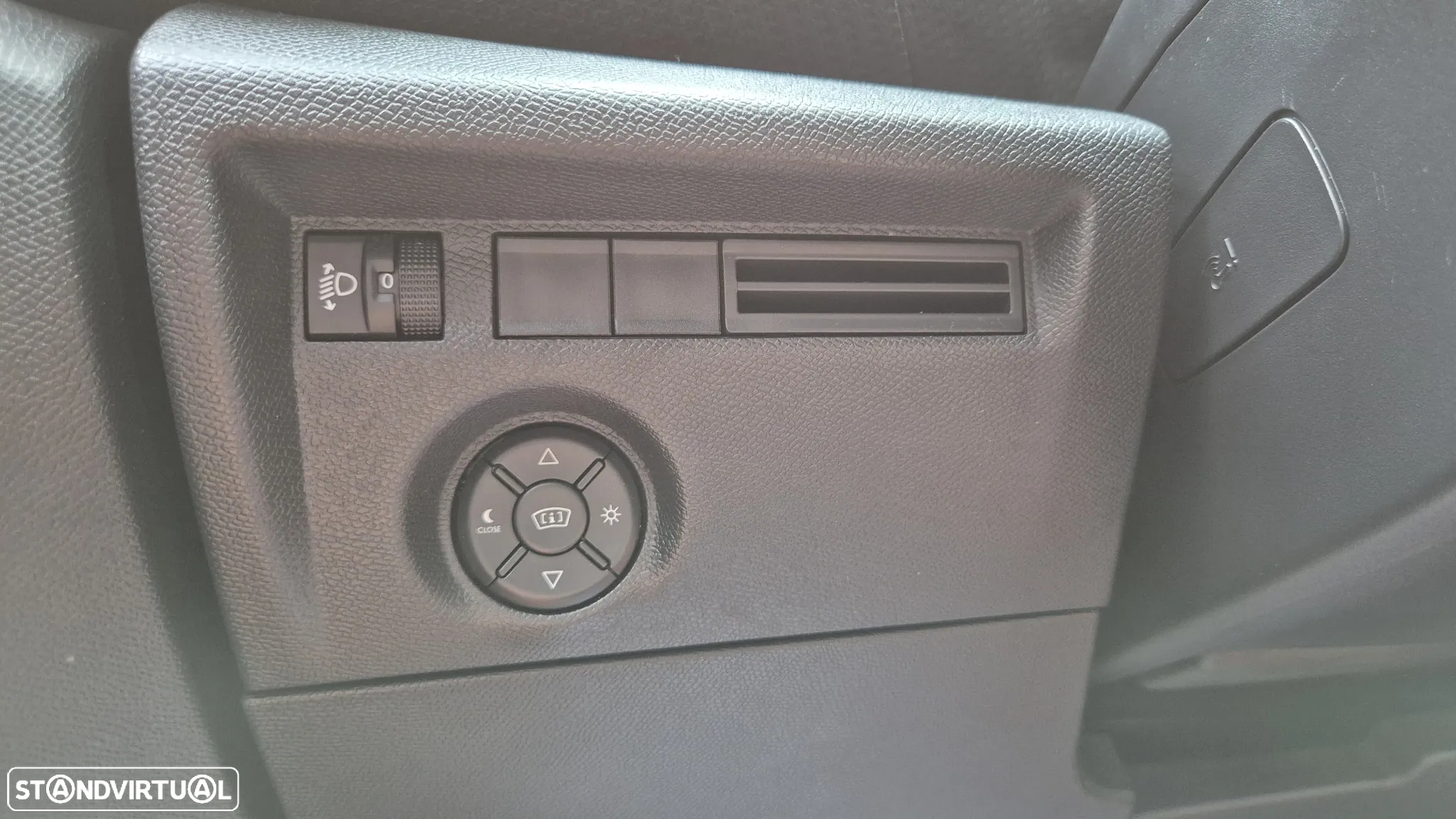 Citroën C4 PureTech 130 Stop&Start EAT8 SHINE - 34