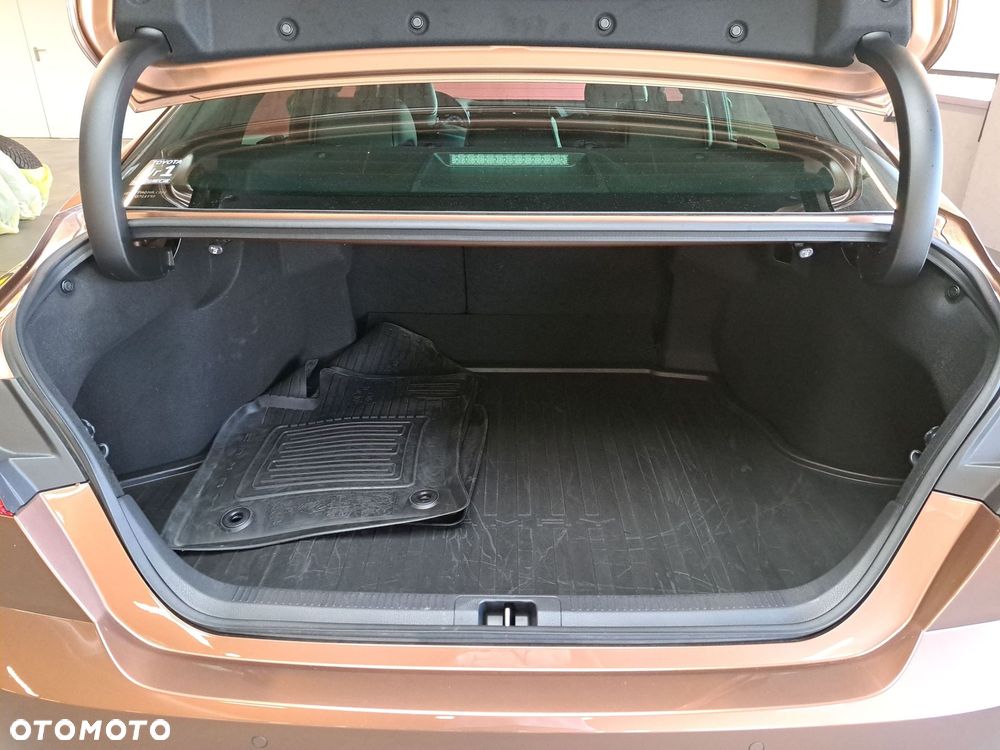 Toyota Camry - 14