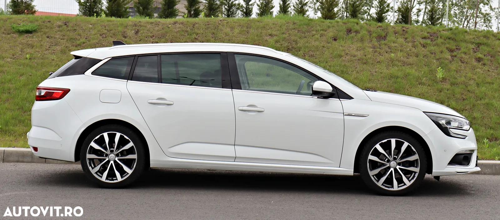 Renault Megane Grandtour BLUE dCi 115 EDC BOSE EDITION - 6
