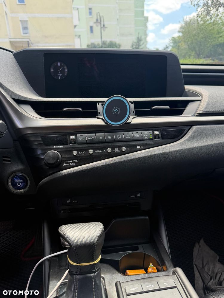 Lexus ES 300h Business Edition - 10