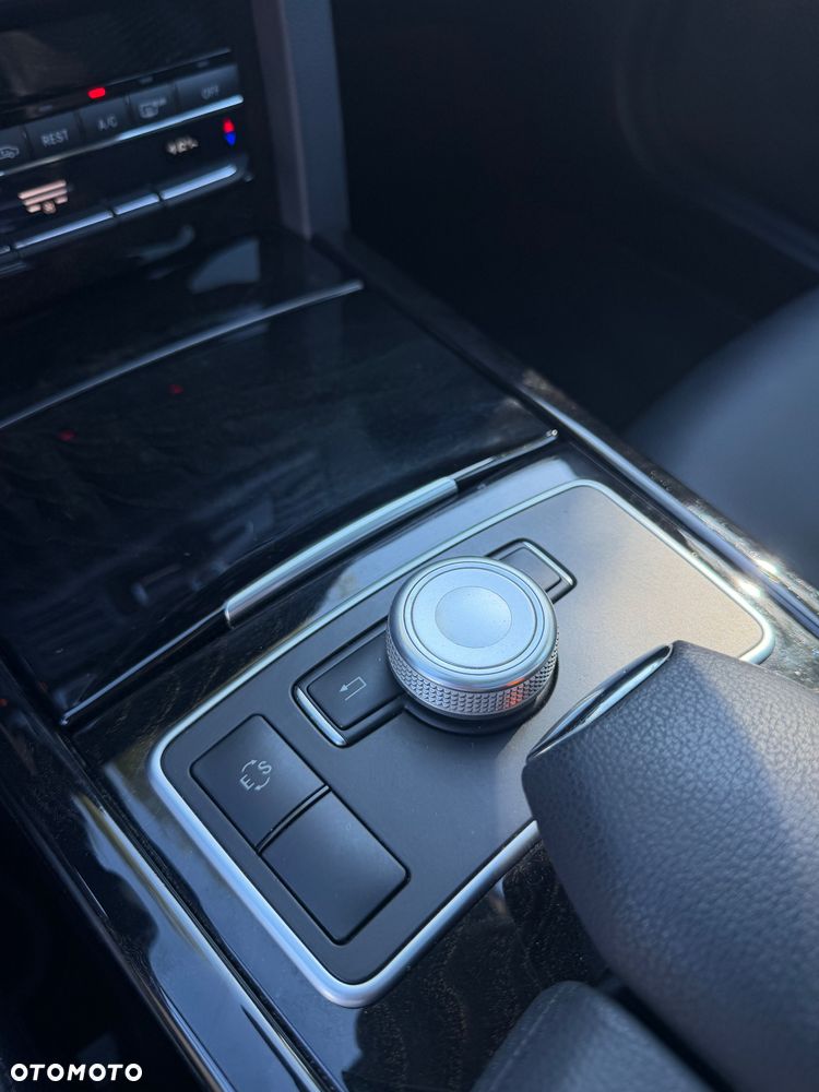Mercedes-Benz Klasa E 300 CDI DPF BlueEFFICIENCY 7G-TRONIC Avantgarde - 32