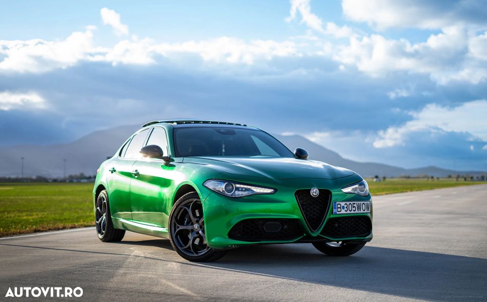 Alfa Romeo Giulia 2.0 Turbo 16V AT8-Q4 Estrema - 15