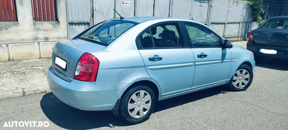 Hyundai Accent - 5