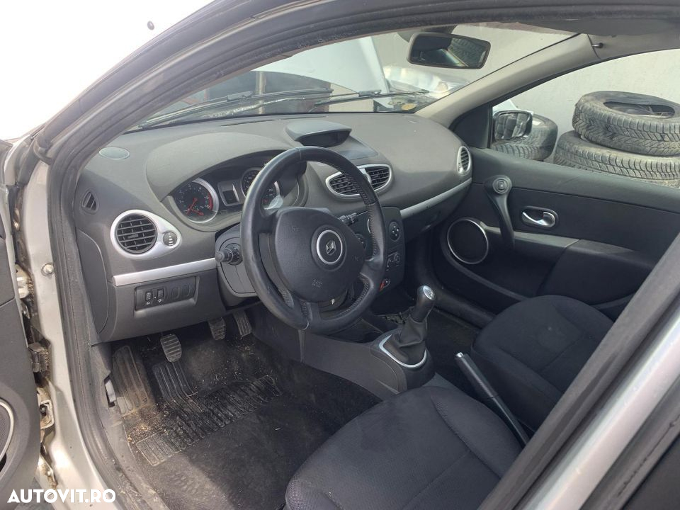 Dezmembram Renault Clio 3 1,5dci euro 3 - 4