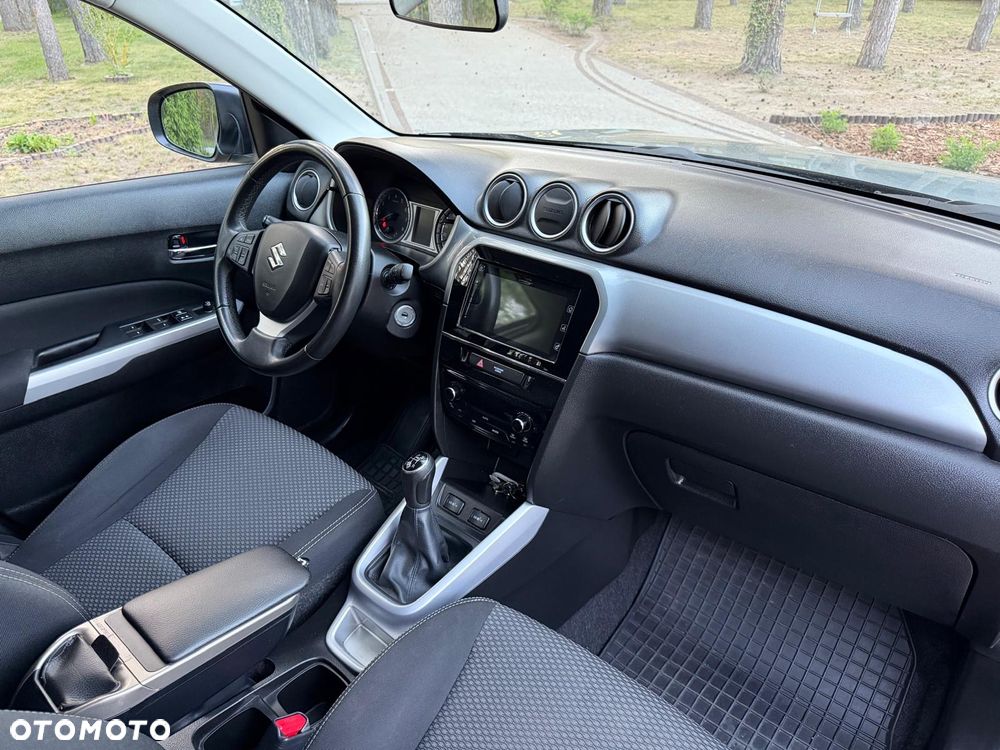 Suzuki Vitara 1.6 Comfort 2WD - 16