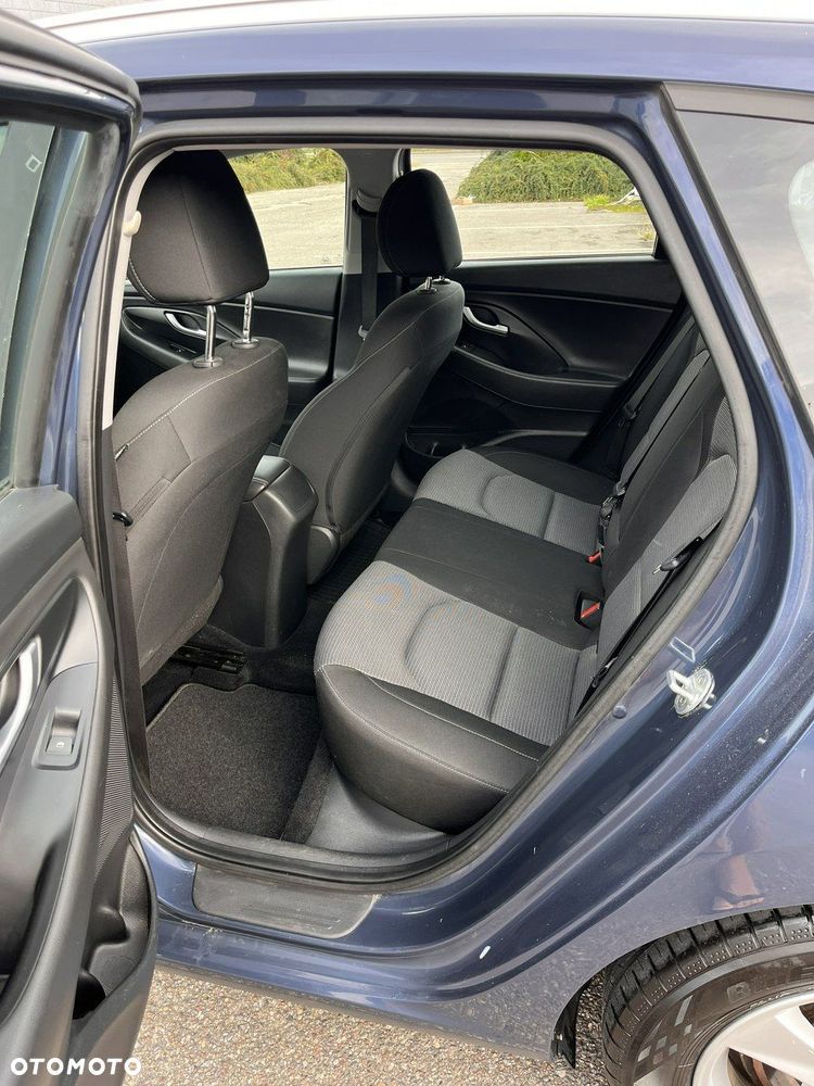 Hyundai i30 1.6 CRDi BlueDrive Go - 11