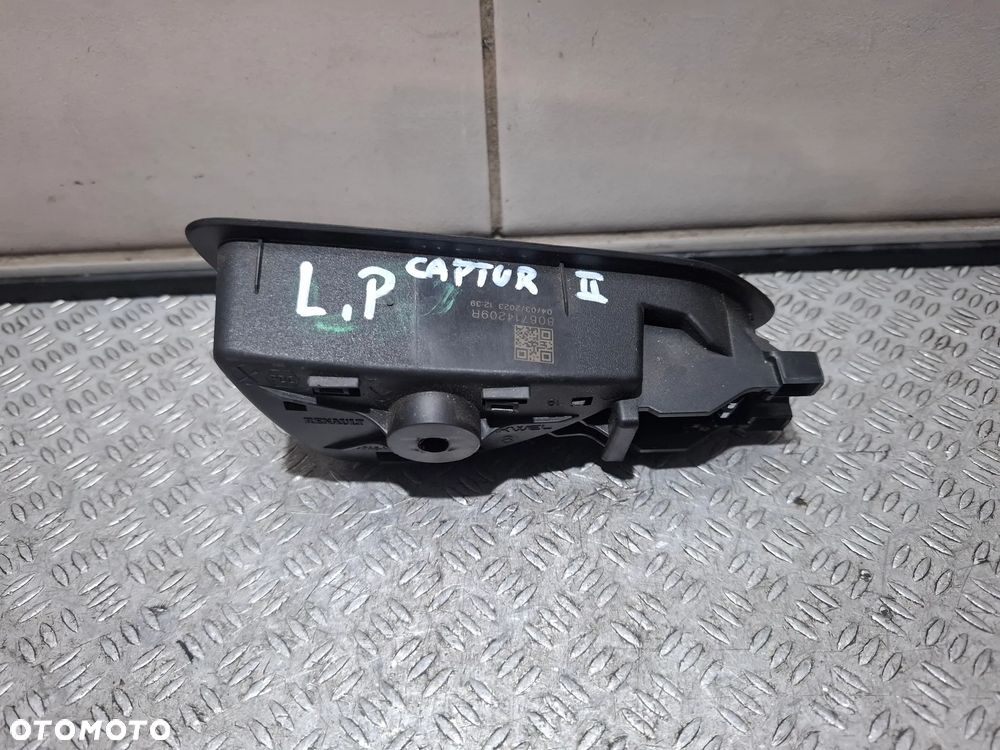 Klamka wewnętrzna boczka lewy przód kierowcy Renault Captur II nr 806714209R - 2