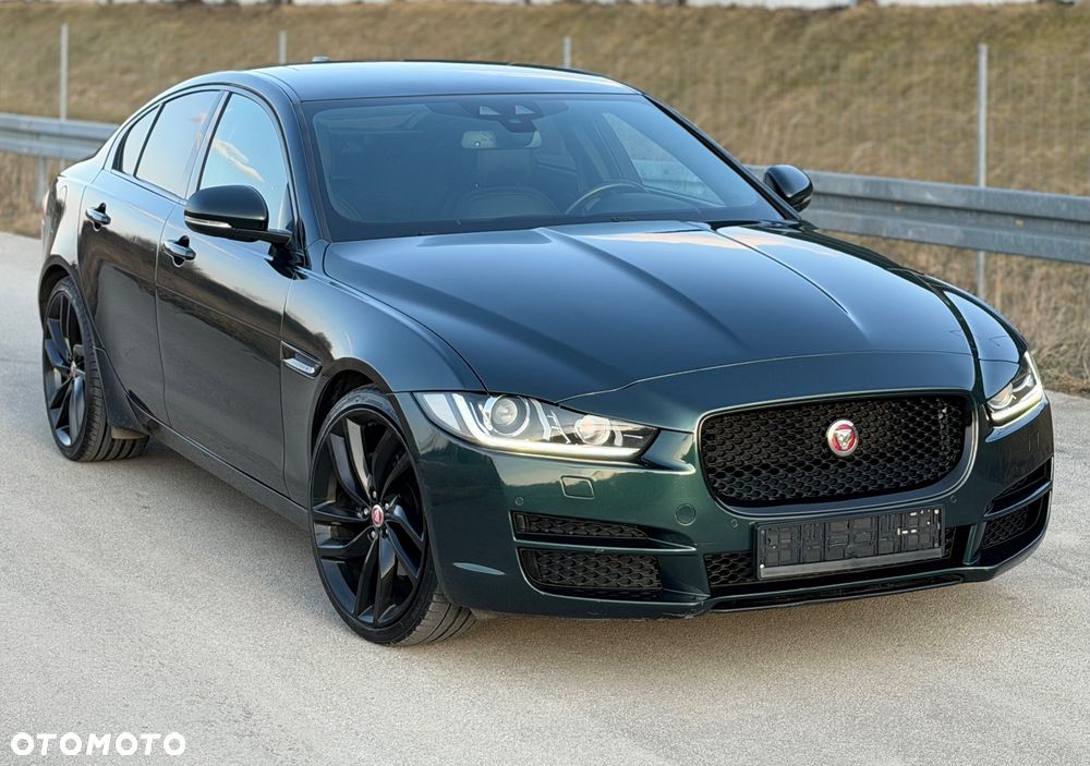 Jaguar XE 2.0 D R-Sport - 2