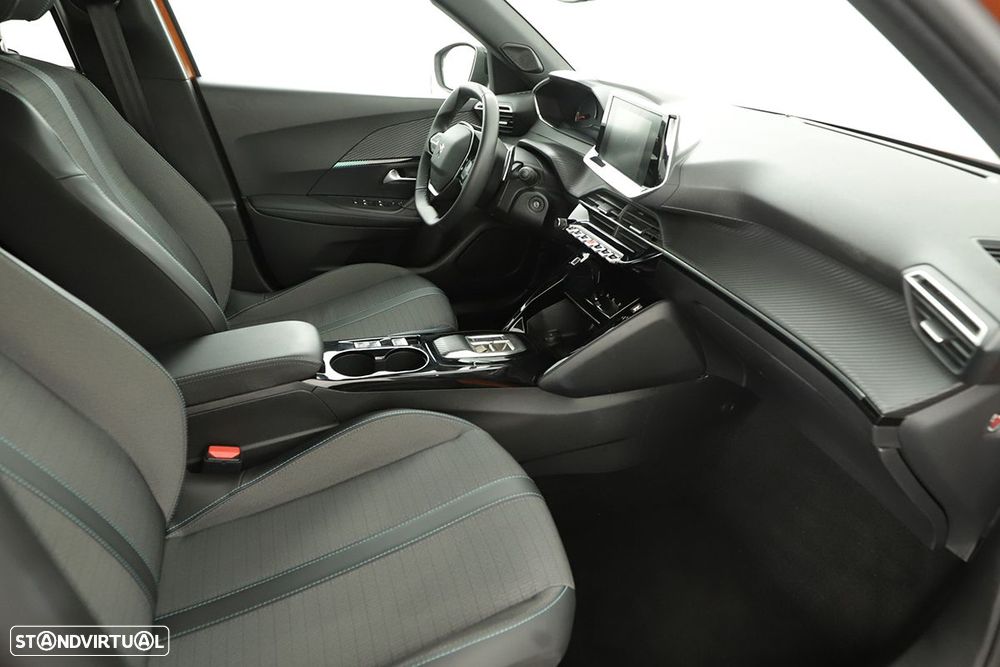 Peugeot 2008 1.2 PureTech Allure EAT8 - 20