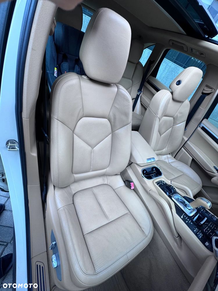 Porsche Cayenne - 28