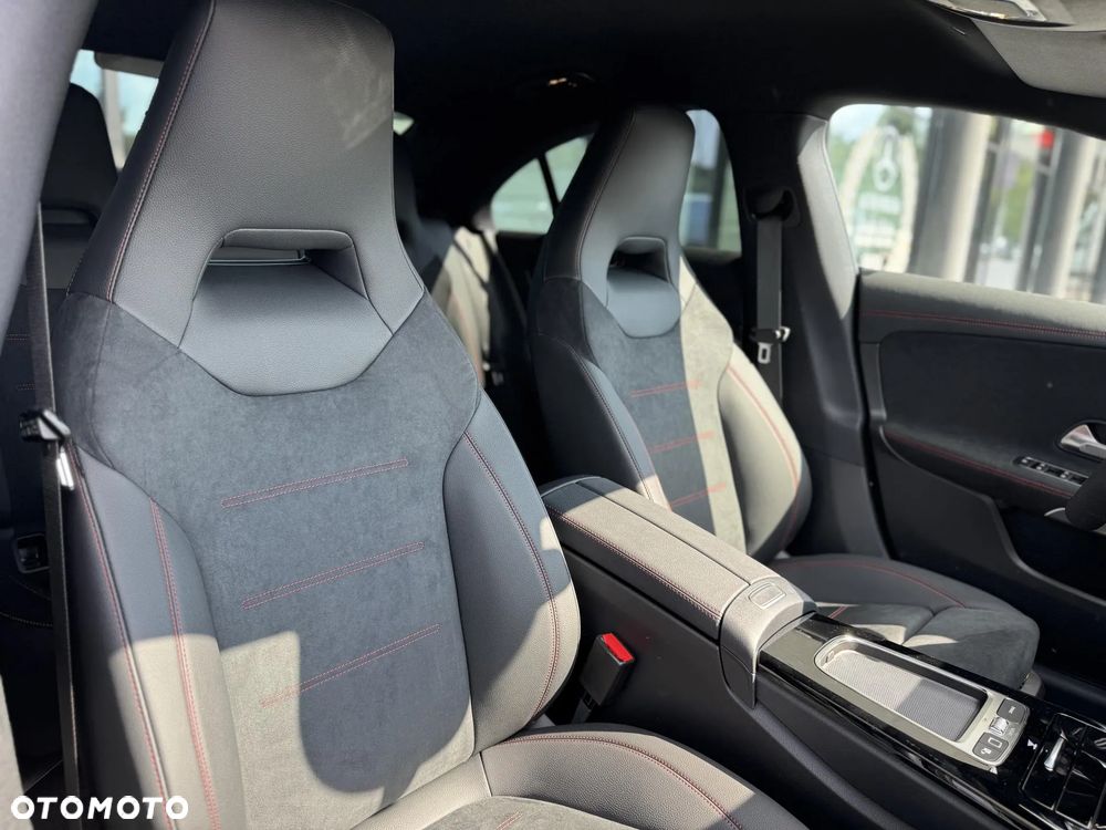 Mercedes-Benz CLA 250 E AMG Line 8G-DCT - 12
