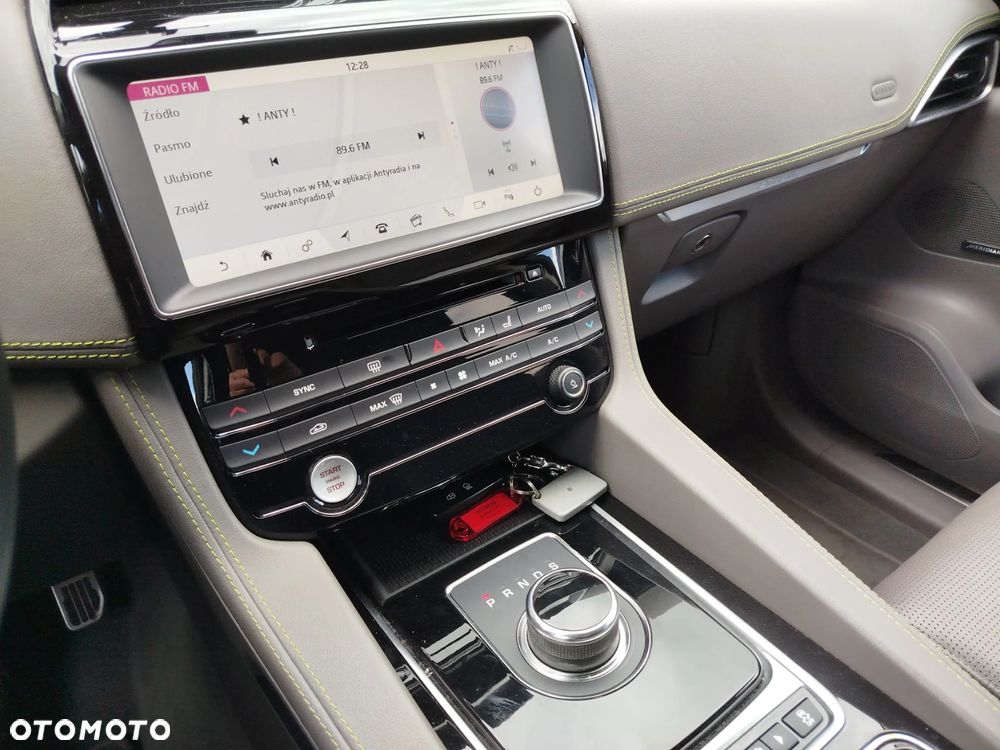 Jaguar F-Pace 2.0 i4P AWD R-Sport - 16