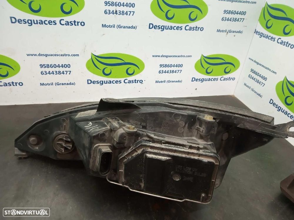 FAROL DIREITO FORD FOCUS SEDAN 2002 - - 2