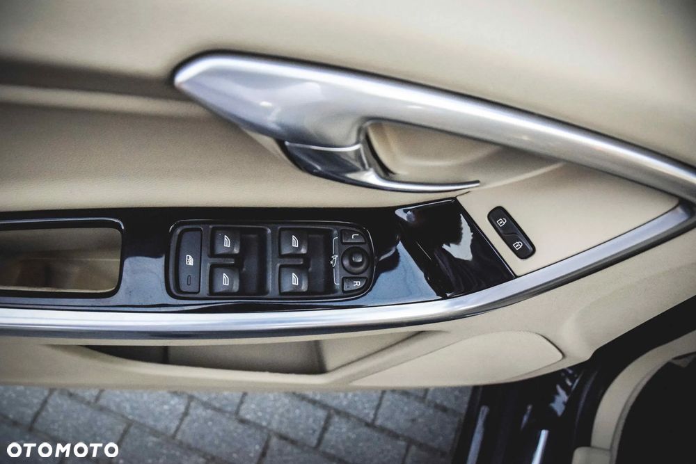 Volvo XC 60 D4 AWD Summum - 33