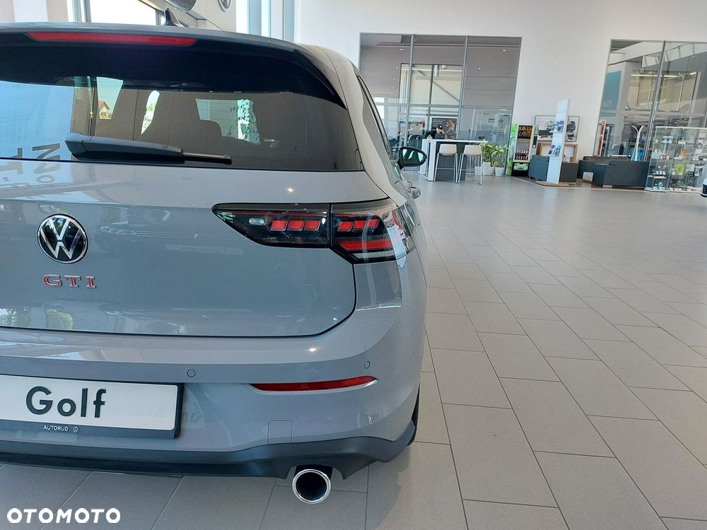 Volkswagen Golf - 9